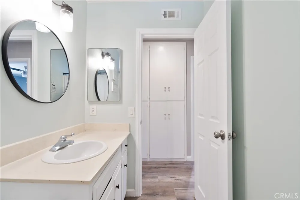 6155 Goshen Avenue Simi Valley, CA 93063