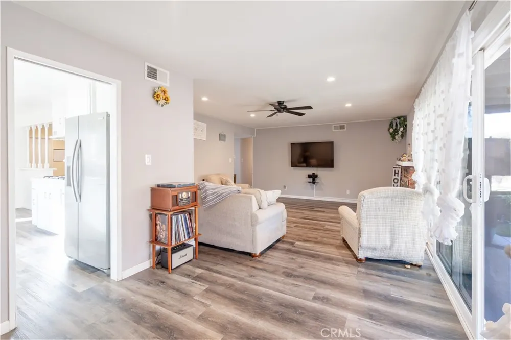 6155 Goshen Avenue Simi Valley, CA 93063
