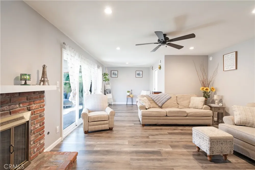 6155 Goshen Avenue Simi Valley, CA 93063