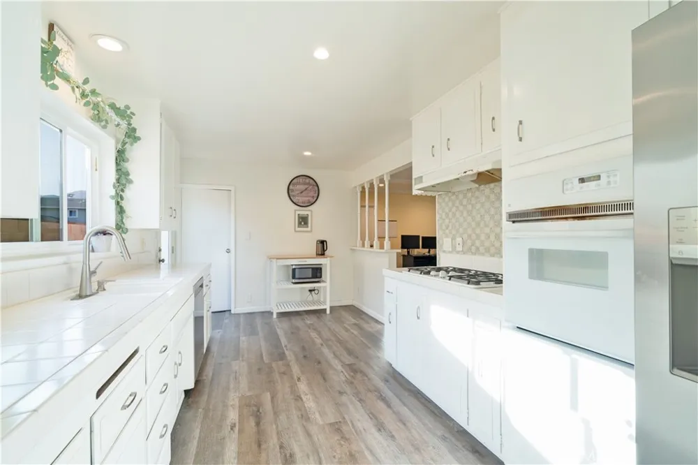 6155 Goshen Avenue Simi Valley, CA 93063