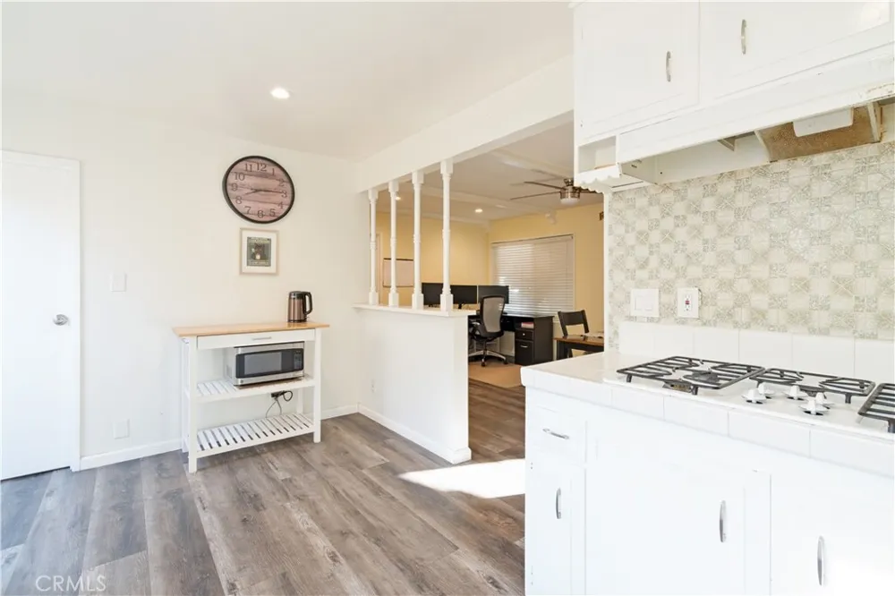 6155 Goshen Avenue Simi Valley, CA 93063