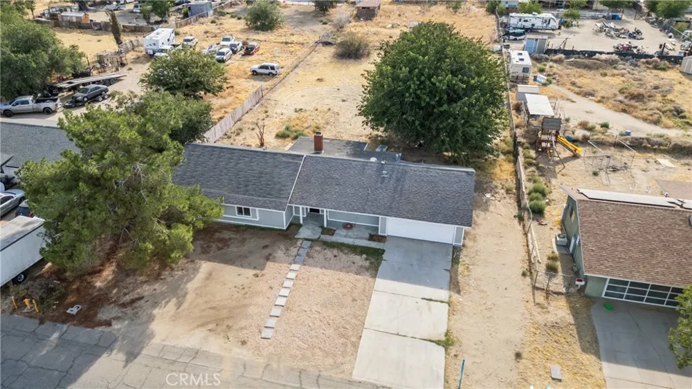 40245 176th E Lake Los Angeles, CA 93591