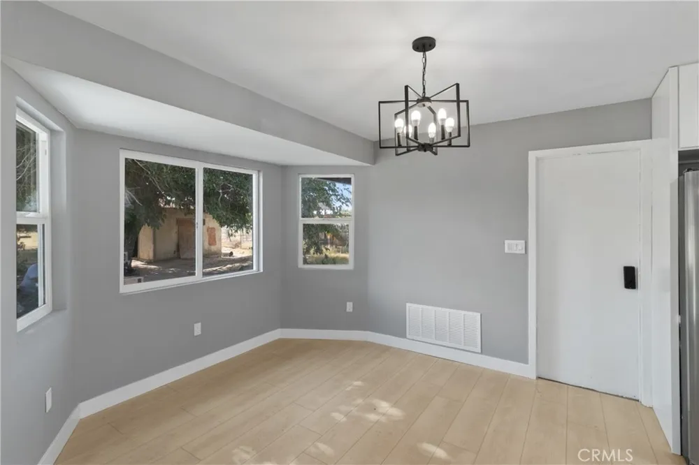 40245 176th E Lake Los Angeles, CA 93591
