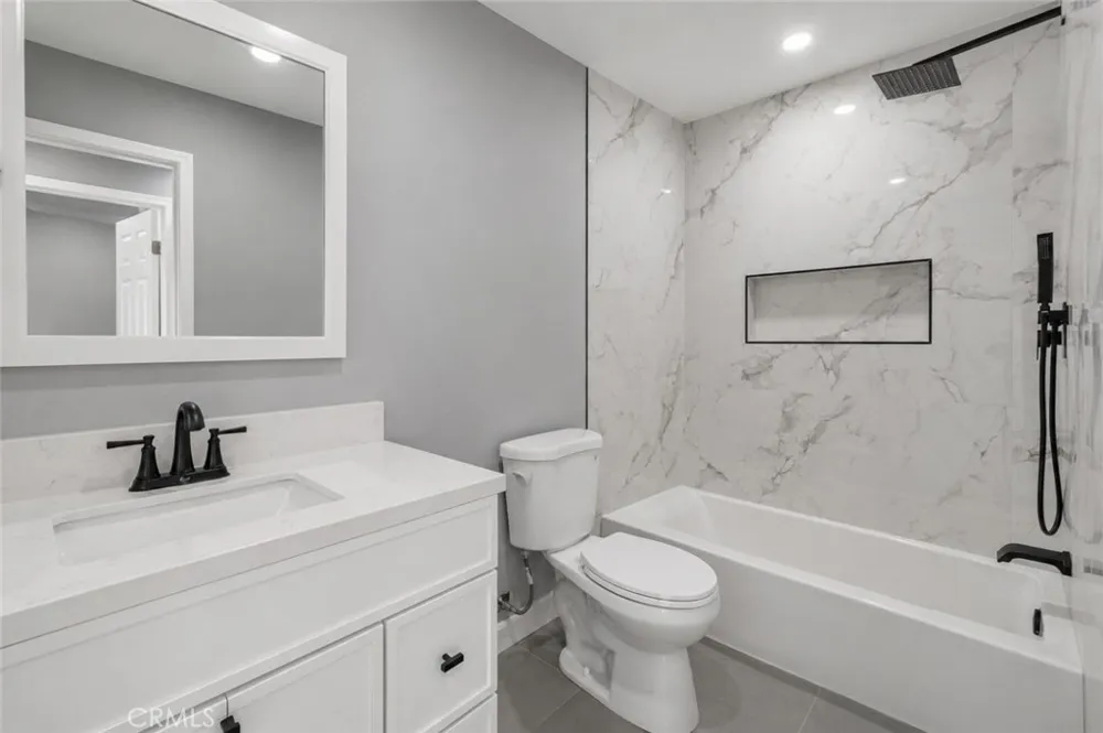 40245 176th E Lake Los Angeles, CA 93591