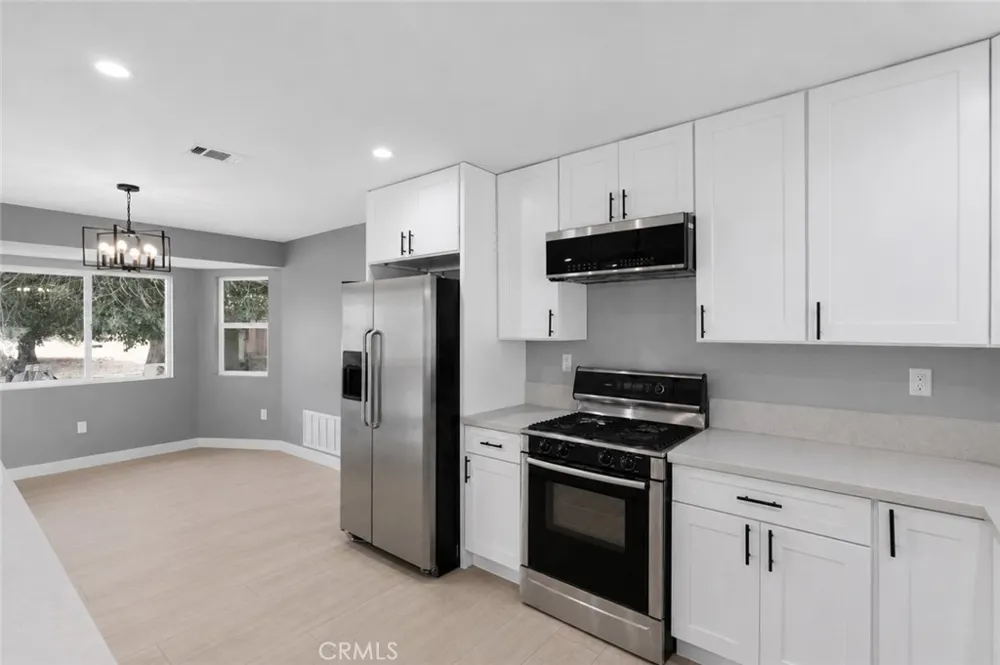 40245 176th E Lake Los Angeles, CA 93591