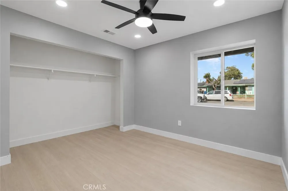 40245 176th E Lake Los Angeles, CA 93591