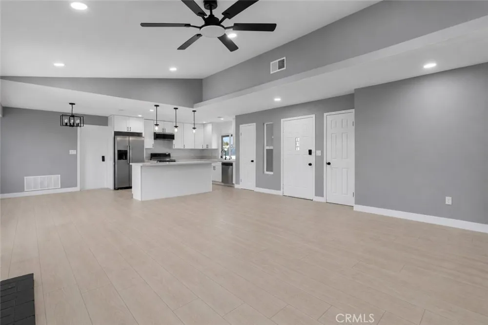 40245 176th E Lake Los Angeles, CA 93591
