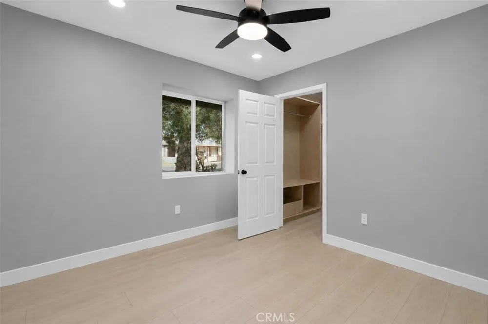 40245 176th E Lake Los Angeles, CA 93591