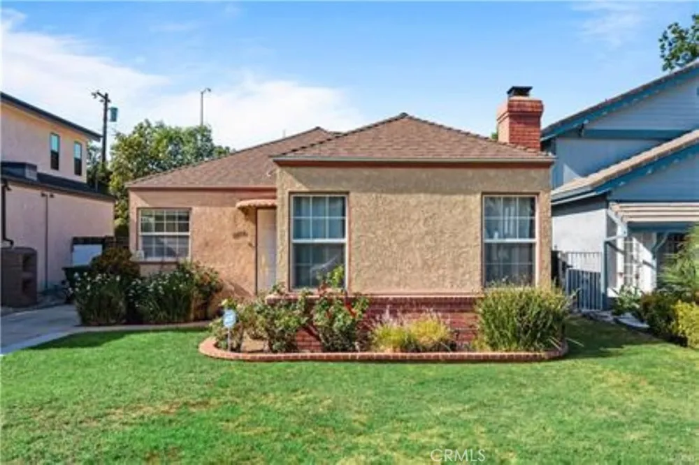 15235 La Maida Sherman Oaks, CA 91403