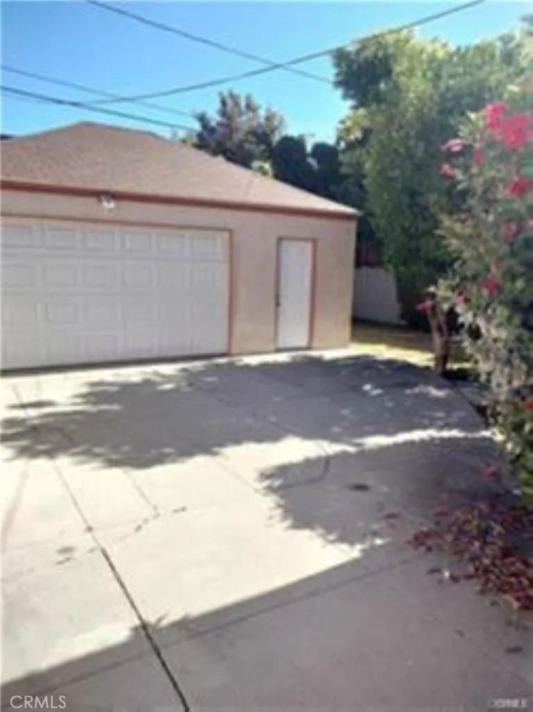 15235 La Maida Sherman Oaks, CA 91403