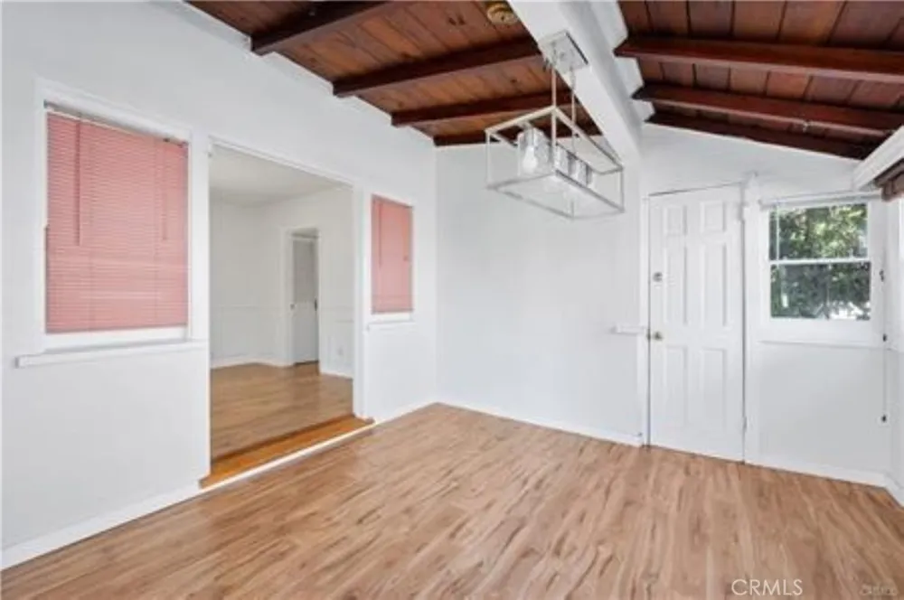 15235 La Maida Sherman Oaks, CA 91403