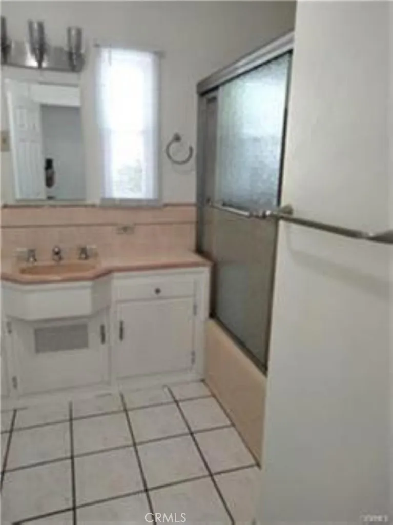 15235 La Maida Sherman Oaks, CA 91403