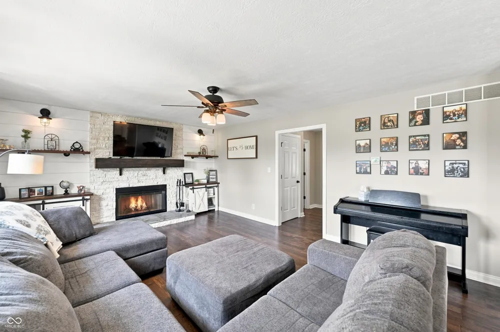 7218 500 W McCordsville, IN 46055