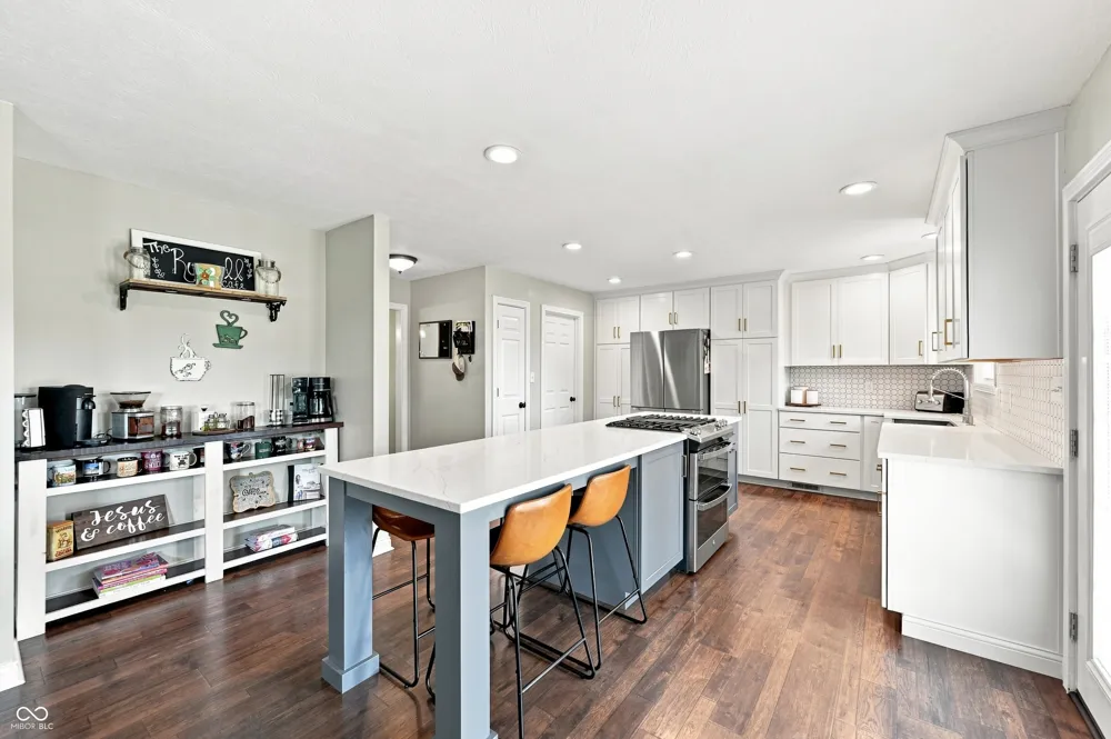 7218 500 W McCordsville, IN 46055