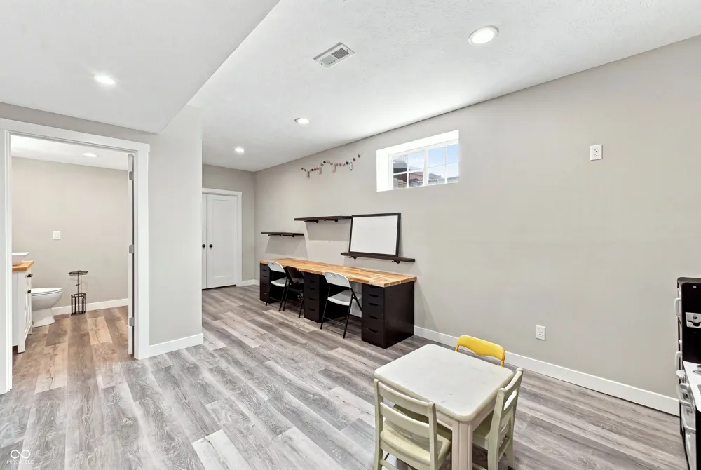7218 500 W McCordsville, IN 46055