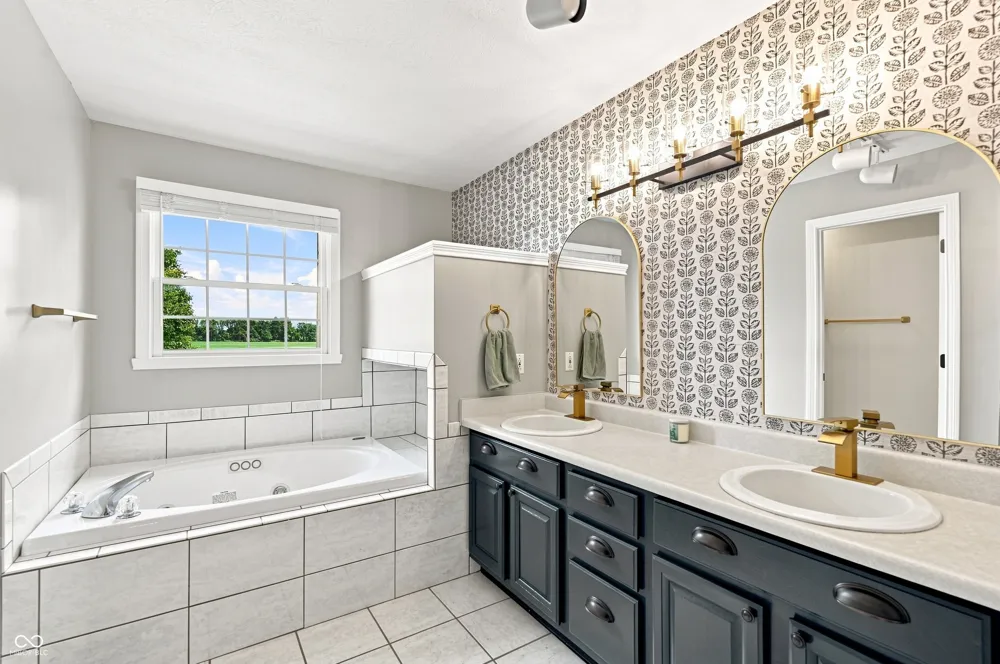 7218 500 W McCordsville, IN 46055