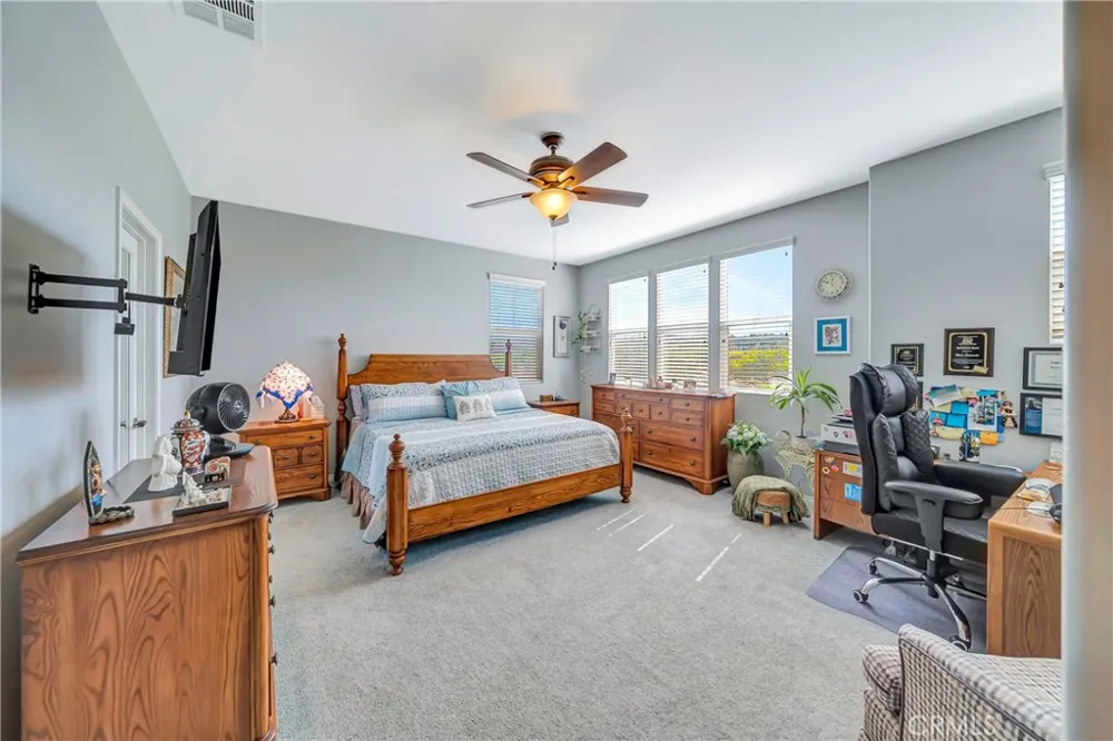 28606 Pietro Valencia, CA 91354