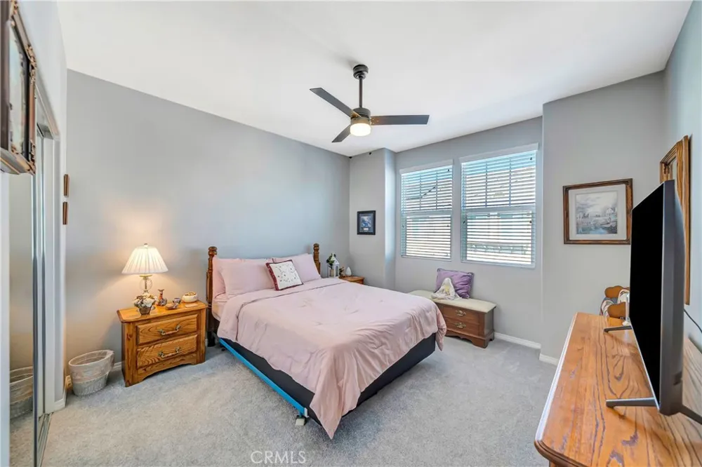 28606 Pietro Valencia, CA 91354