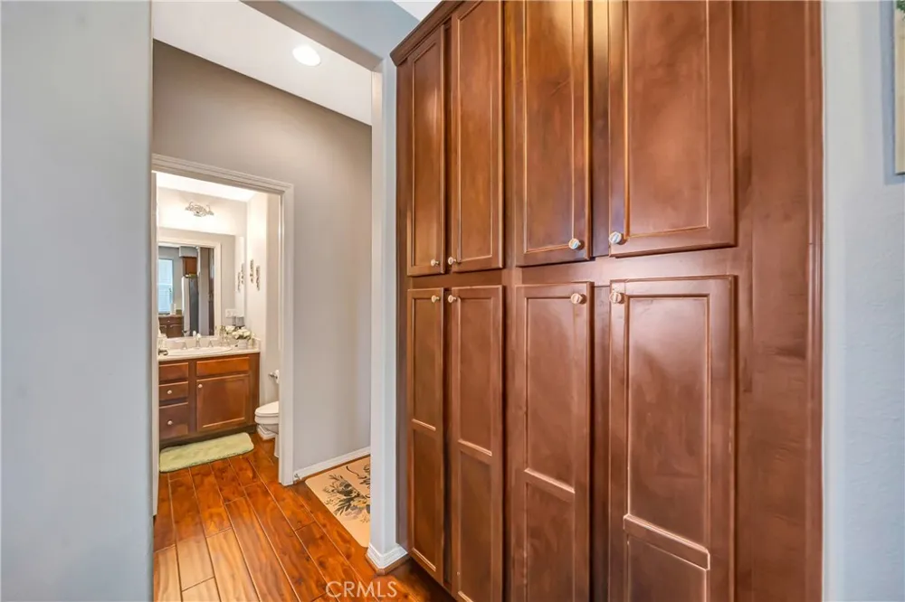 28606 Pietro Valencia, CA 91354
