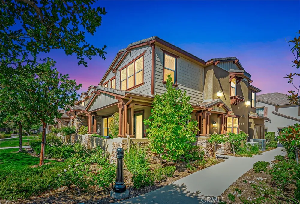 28606 Pietro Valencia, CA 91354