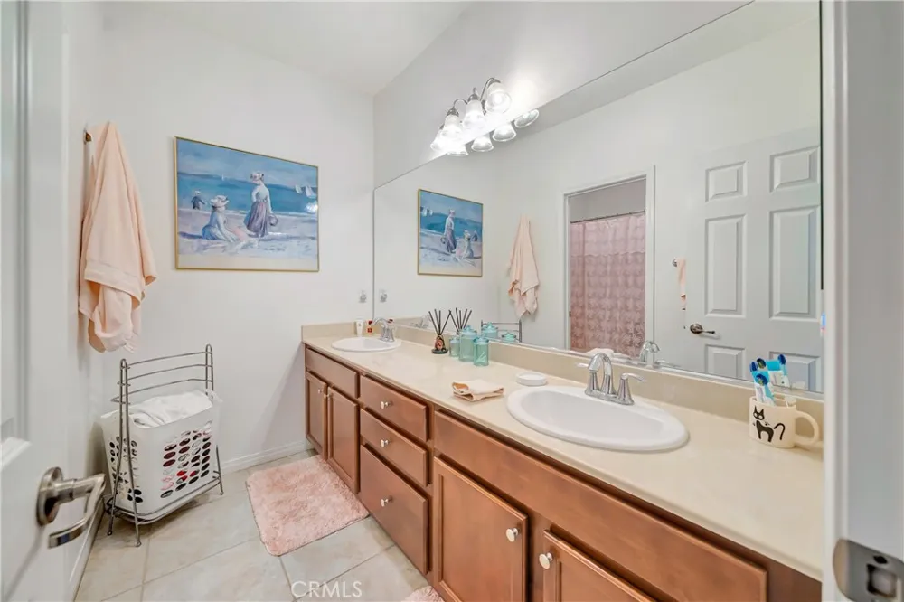 28606 Pietro Valencia, CA 91354