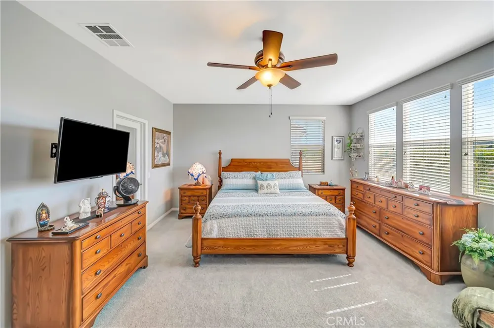 28606 Pietro Valencia, CA 91354