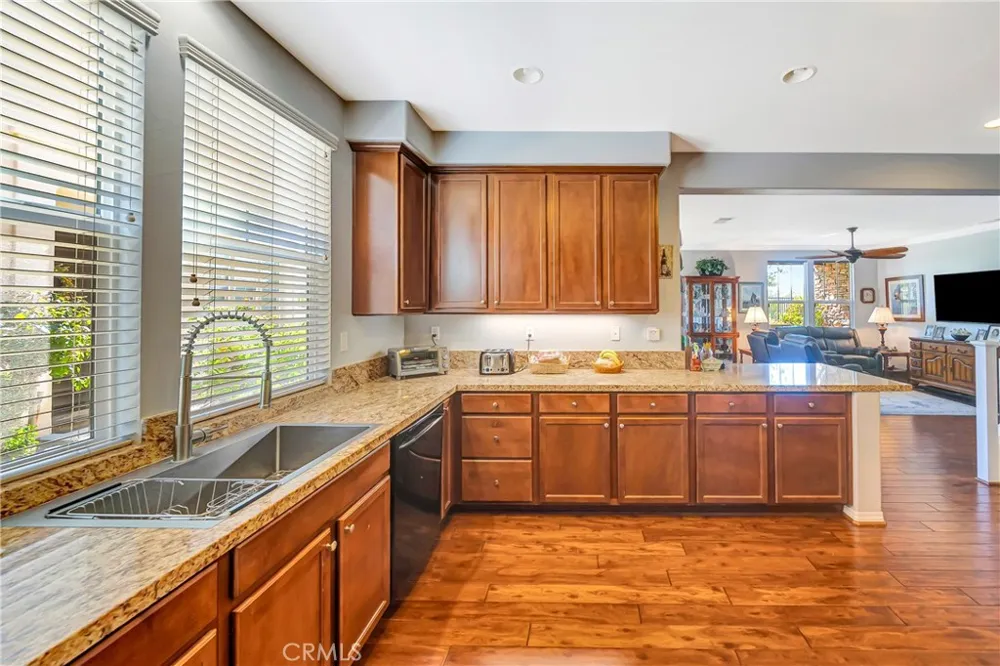 28606 Pietro Valencia, CA 91354