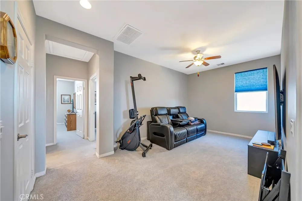 28606 Pietro Valencia, CA 91354