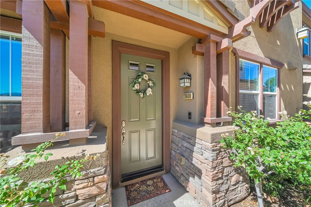 28606 Pietro Valencia, CA 91354