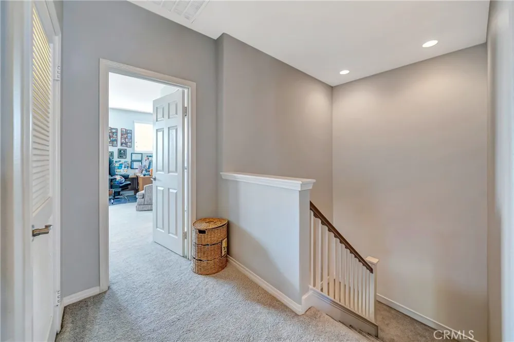 28606 Pietro Valencia, CA 91354