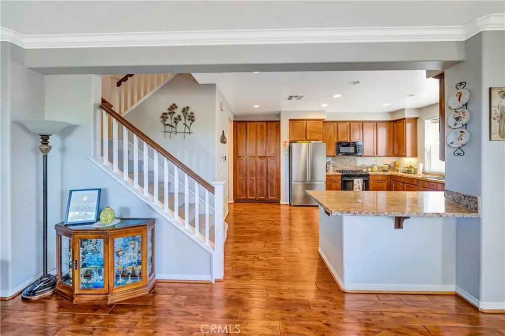 28606 Pietro Valencia, CA 91354