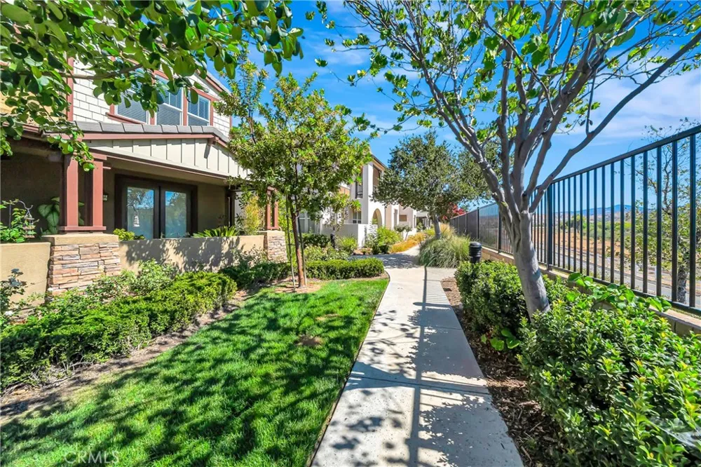 28606 Pietro Valencia, CA 91354