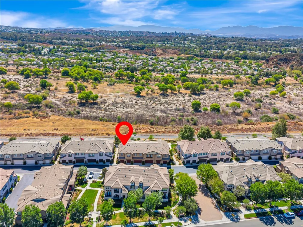 28606 Pietro Valencia, CA 91354