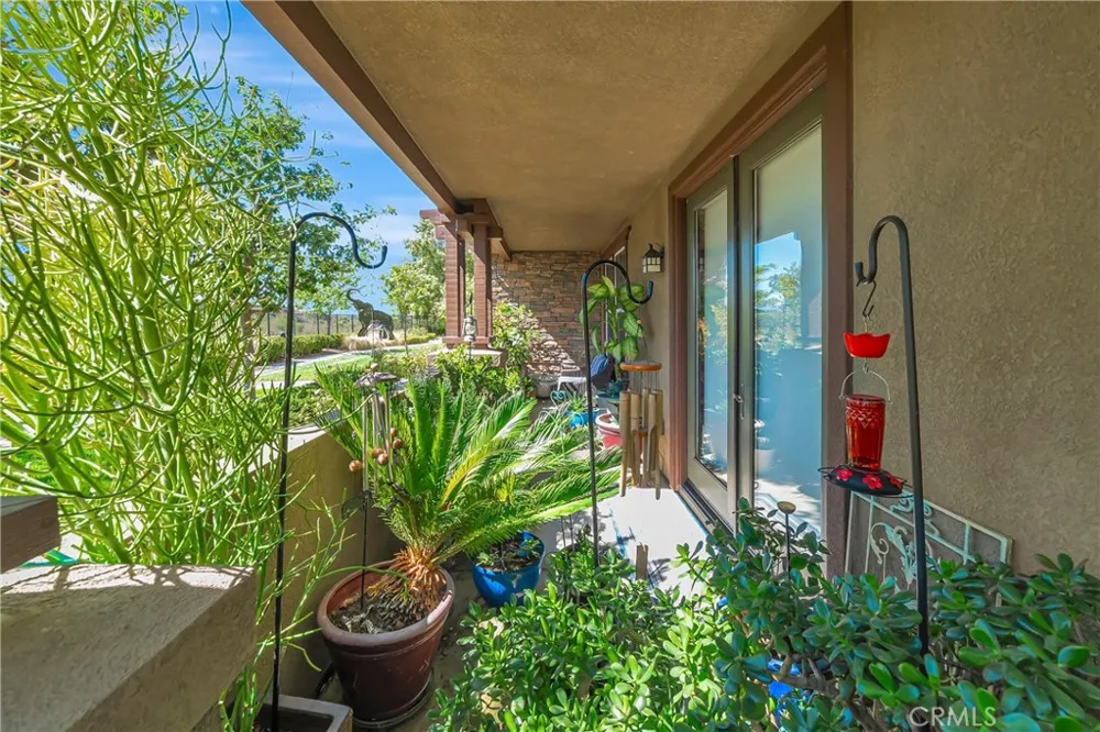 28606 Pietro Valencia, CA 91354