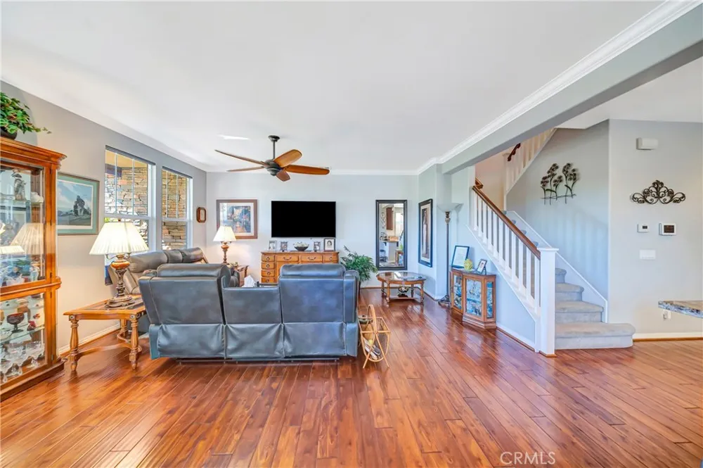28606 Pietro Valencia, CA 91354