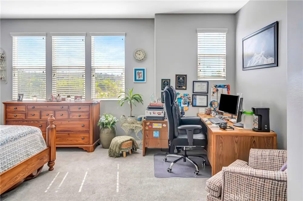 28606 Pietro Valencia, CA 91354