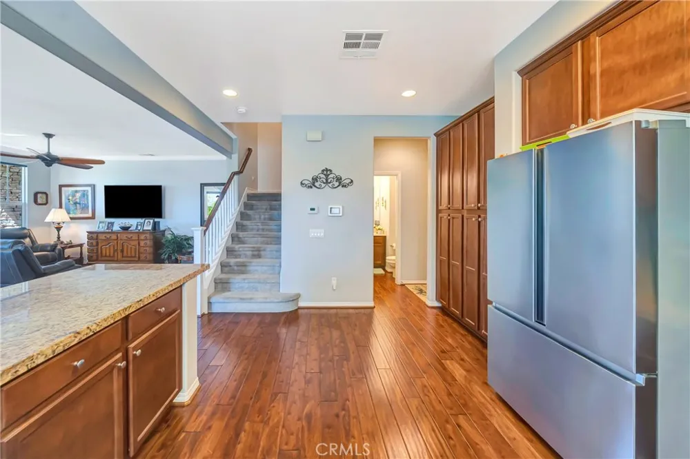 28606 Pietro Valencia, CA 91354