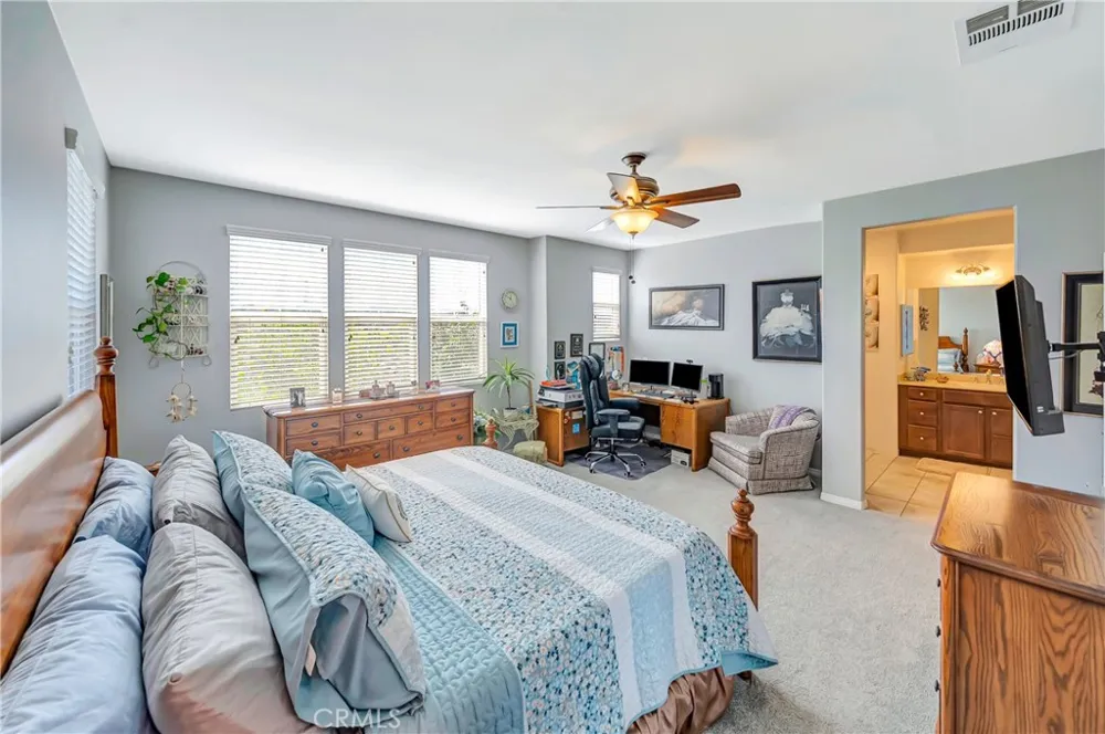 28606 Pietro Valencia, CA 91354