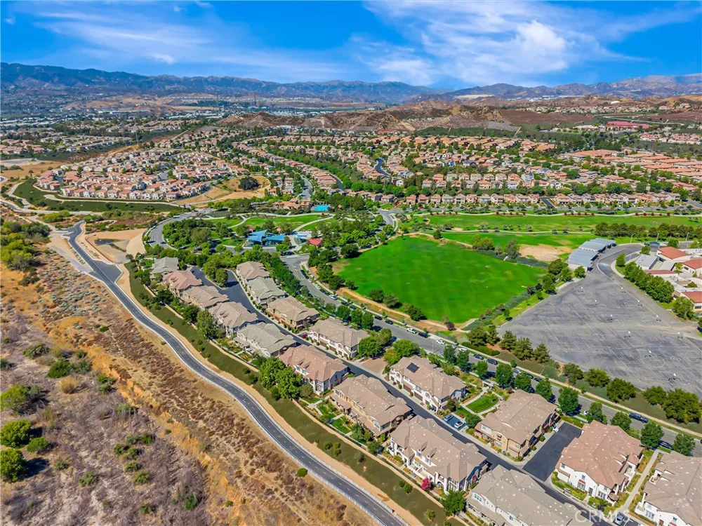 28606 Pietro Valencia, CA 91354