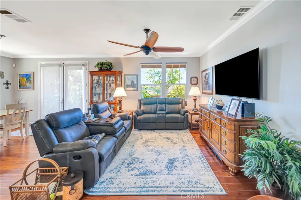 28606 Pietro Valencia, CA 91354