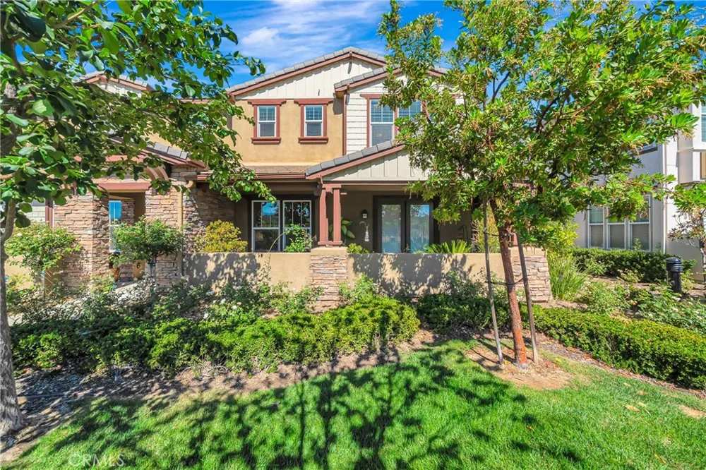 28606 Pietro Valencia, CA 91354
