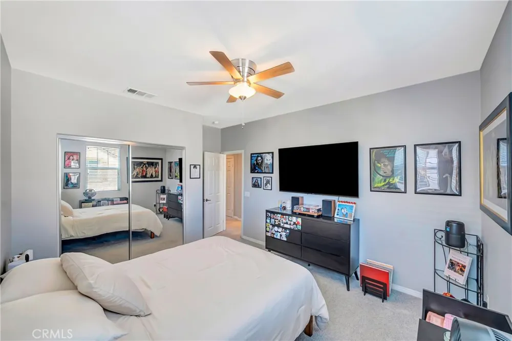 28606 Pietro Valencia, CA 91354