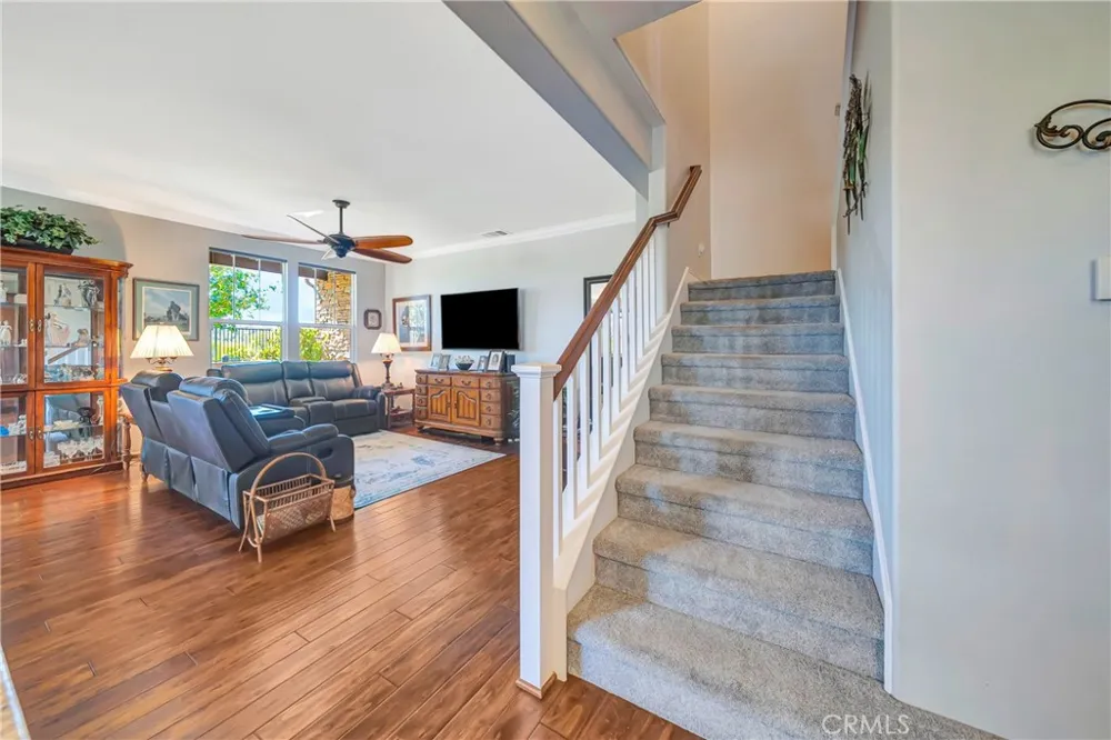 28606 Pietro Valencia, CA 91354