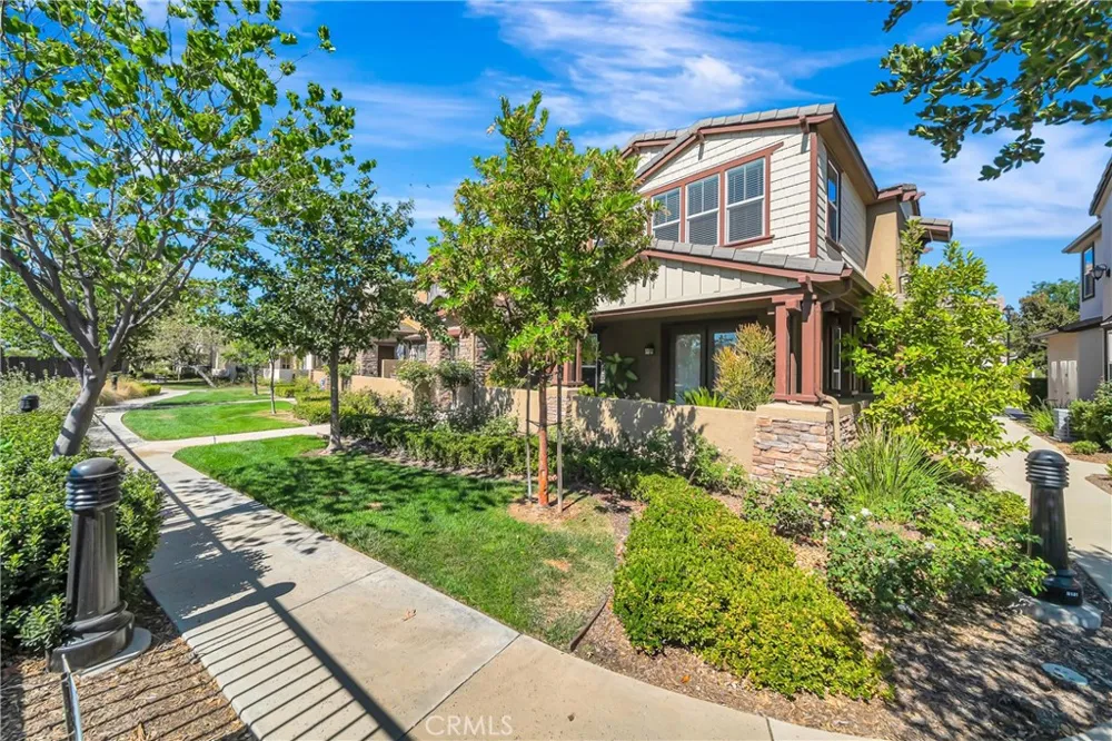 28606 Pietro Valencia, CA 91354