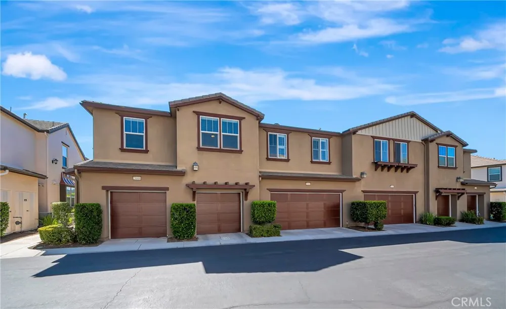 28606 Pietro Valencia, CA 91354