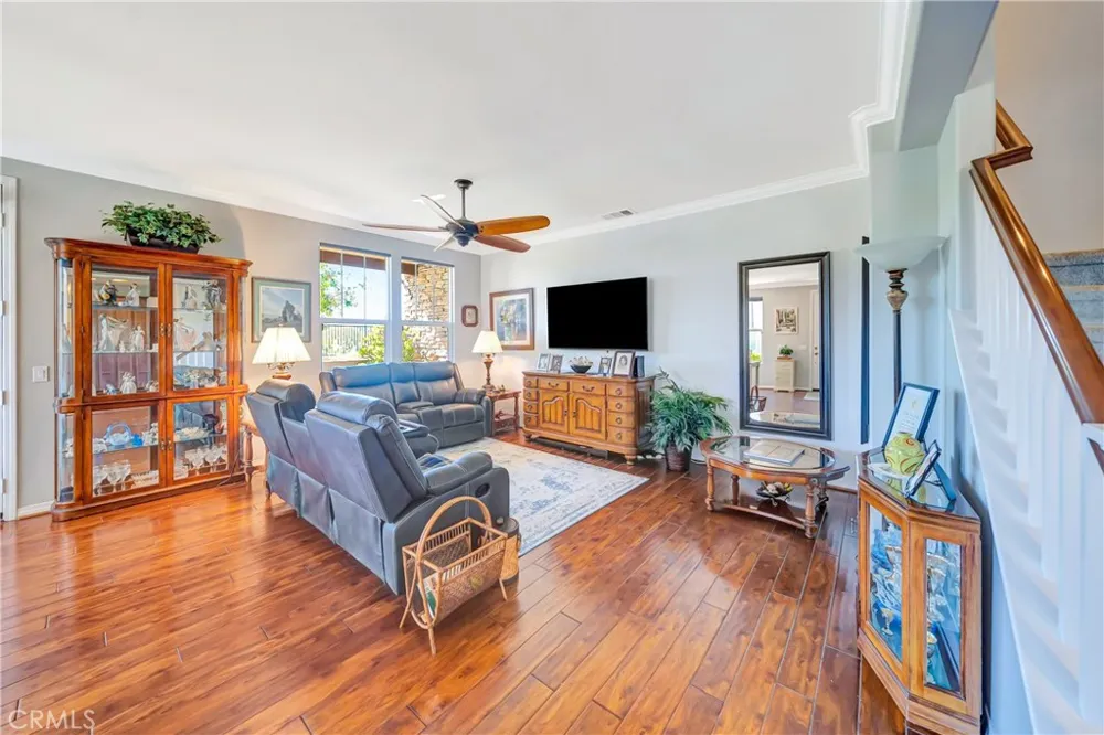 28606 Pietro Valencia, CA 91354