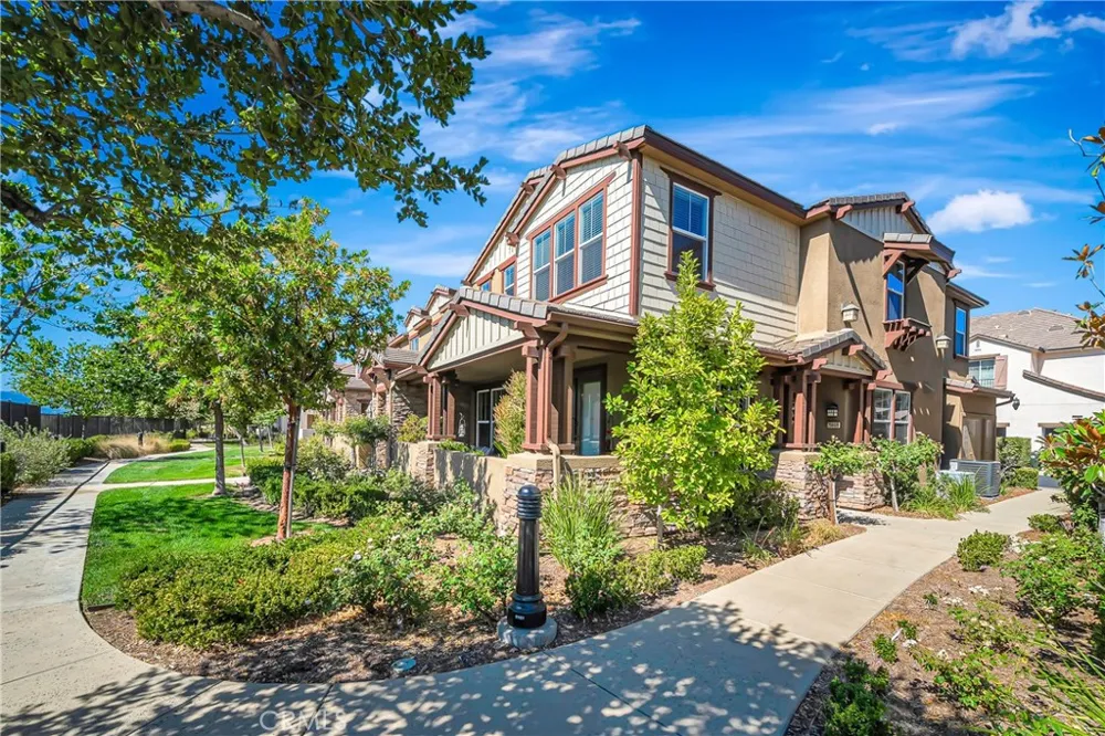 28606 Pietro Valencia, CA 91354