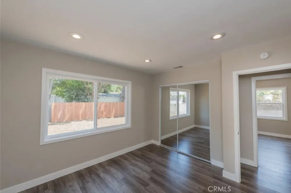 8956 Gladbeck Avenue Northridge, CA 91324