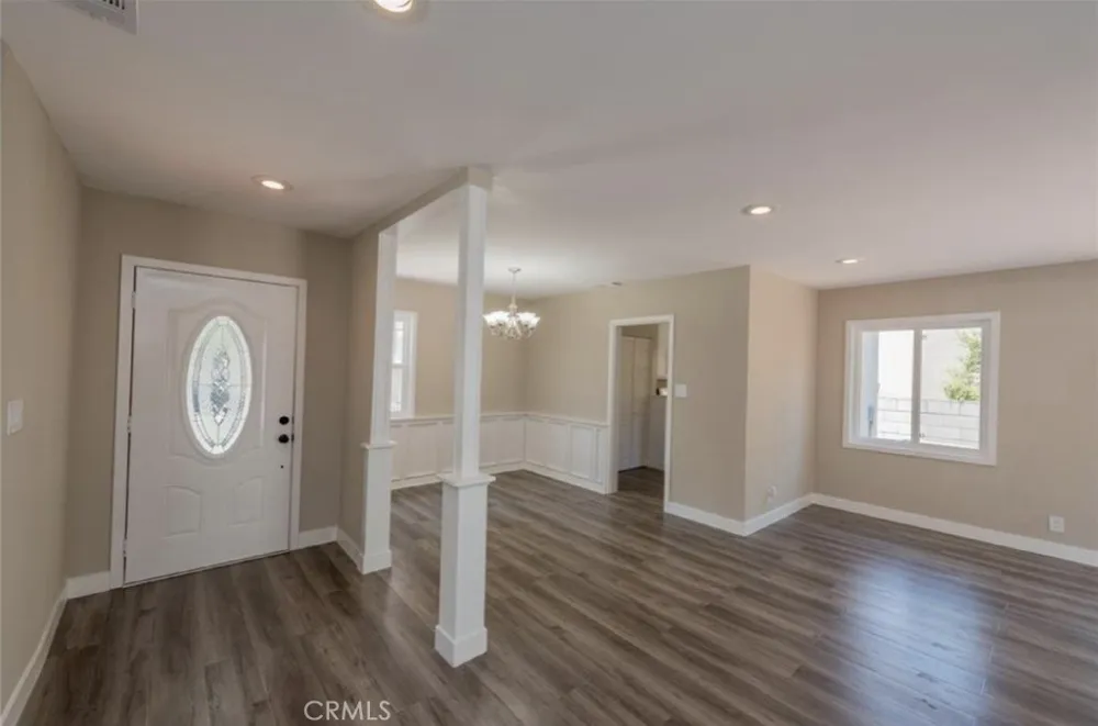 8956 Gladbeck Avenue Northridge, CA 91324