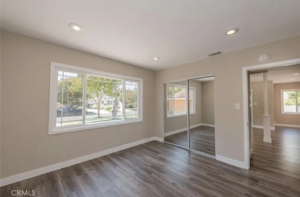 8956 Gladbeck Avenue Northridge, CA 91324